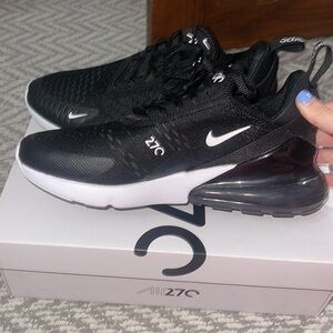Women’s Nike Air 270 black sneaker, size 8.5!